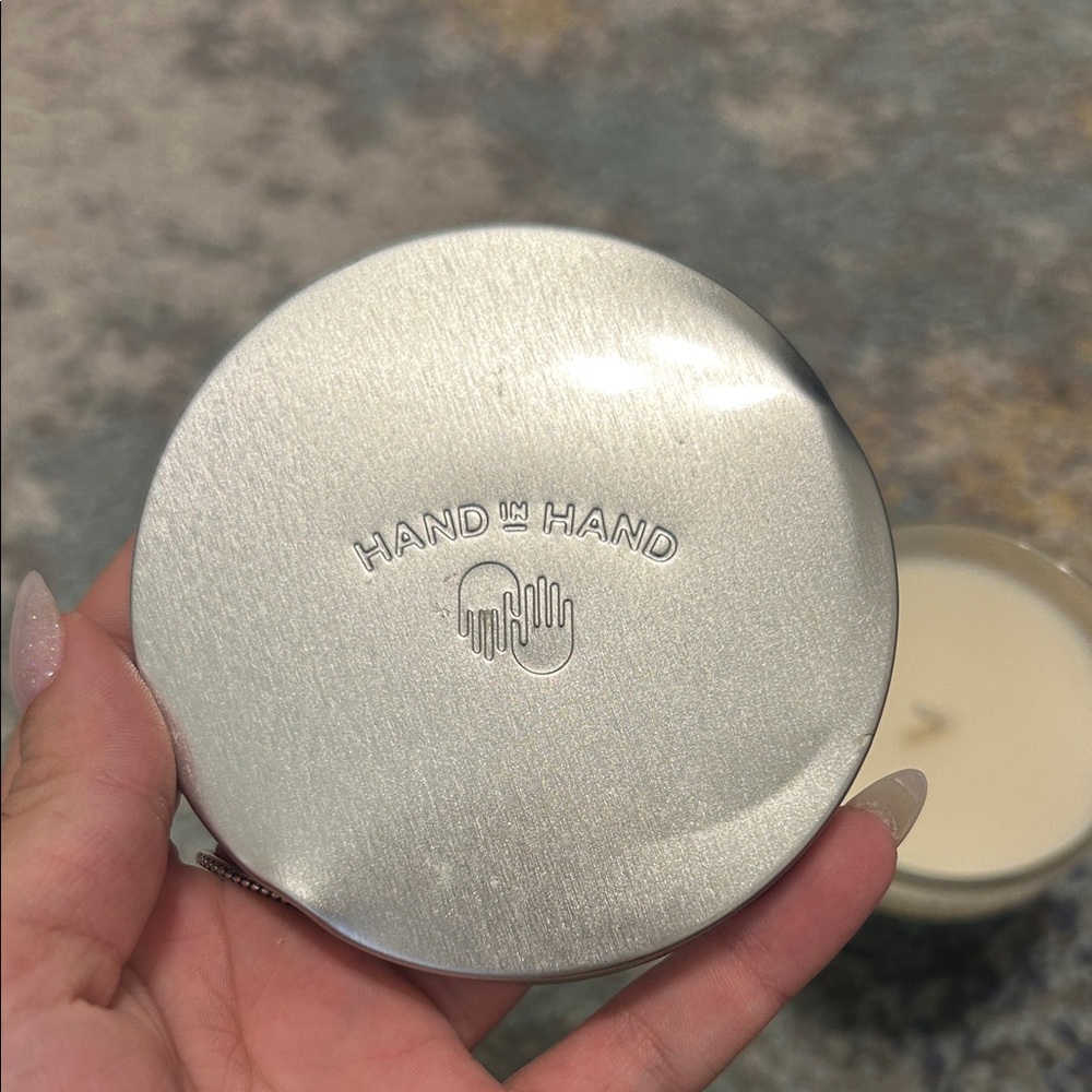 Hand in hand frosted pine plant based wax candle - Picture 2 of 3